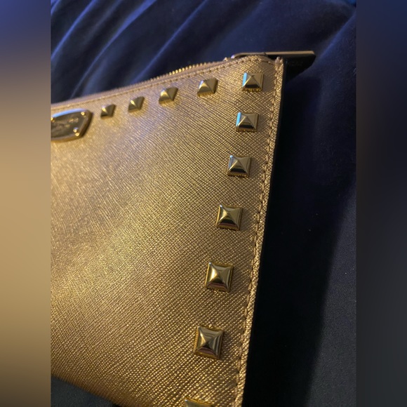 NWOT MK GOLD JETSETTER CLUTCH - Picture 5 of 10